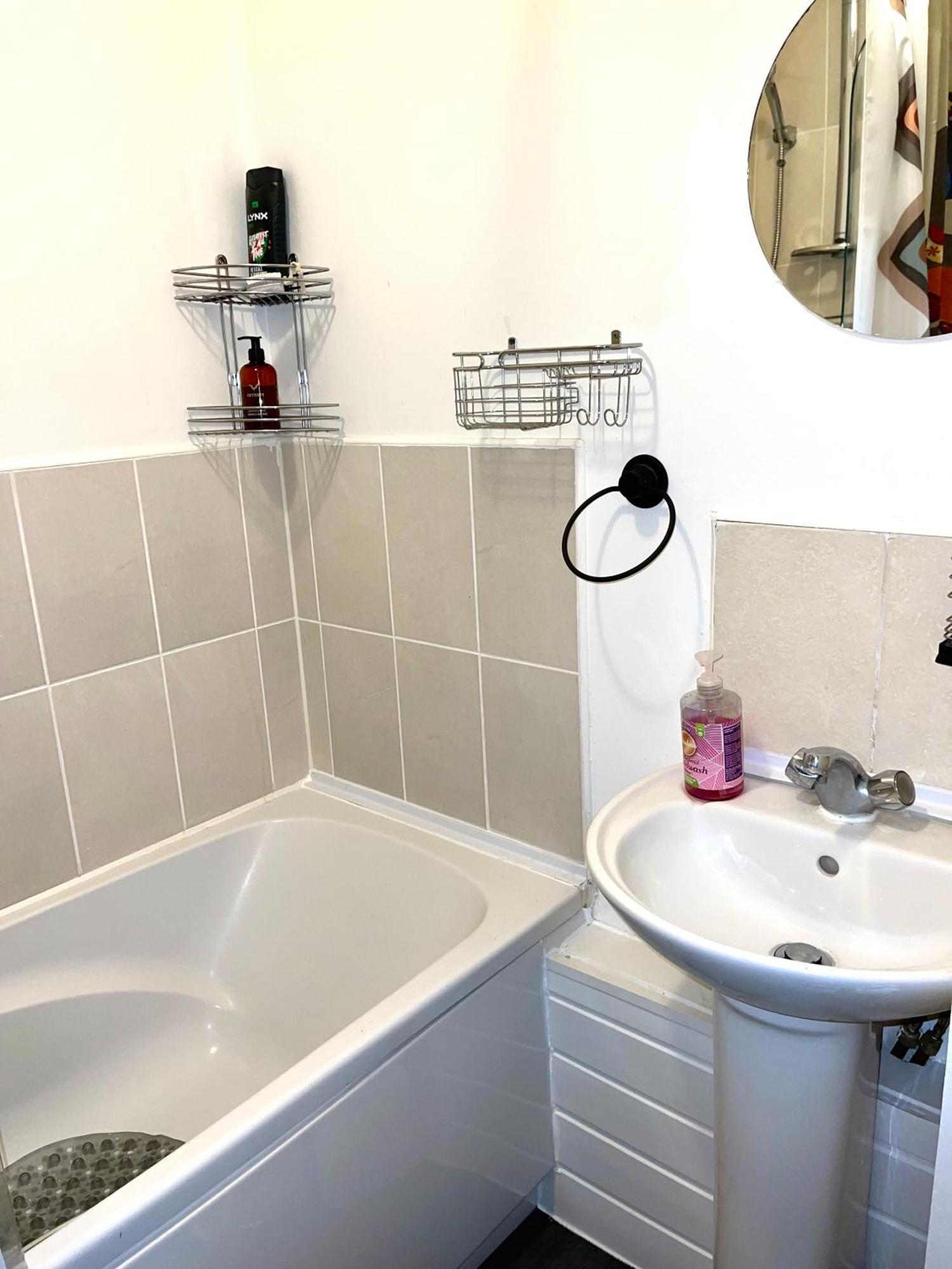 Crescent Apartment - Modern 1 Bedroom First Floor Goodmayes Eksteriør billede