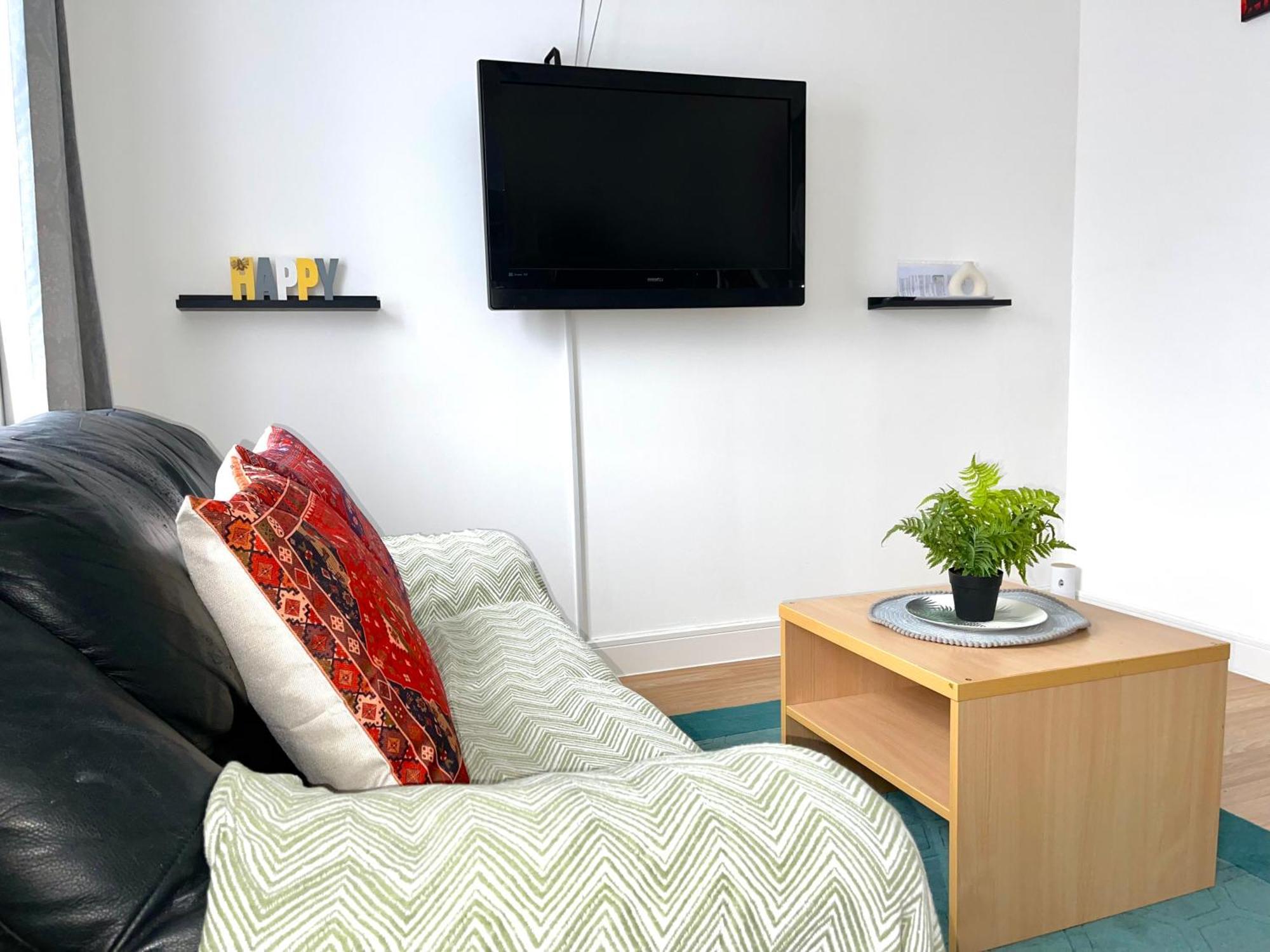 Crescent Apartment - Modern 1 Bedroom First Floor Goodmayes Eksteriør billede